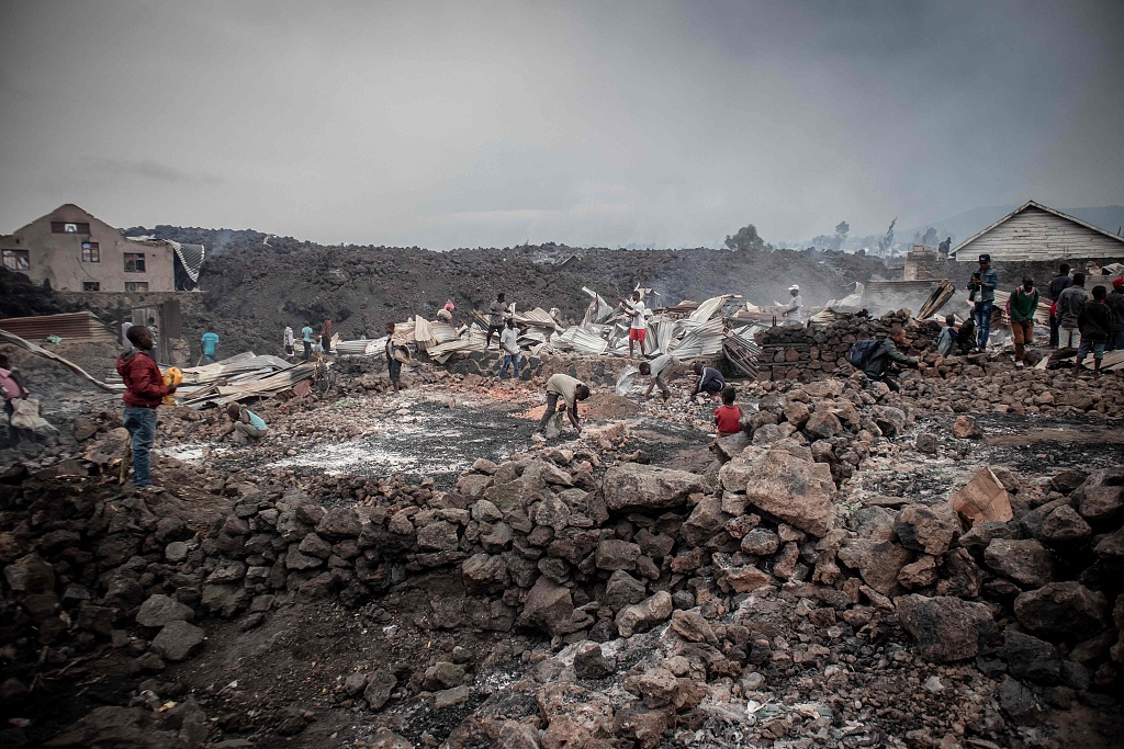 刚果（金AG九游会）火山恐再次爆发 40万人大撤离：带着床垫徒步走(图2)